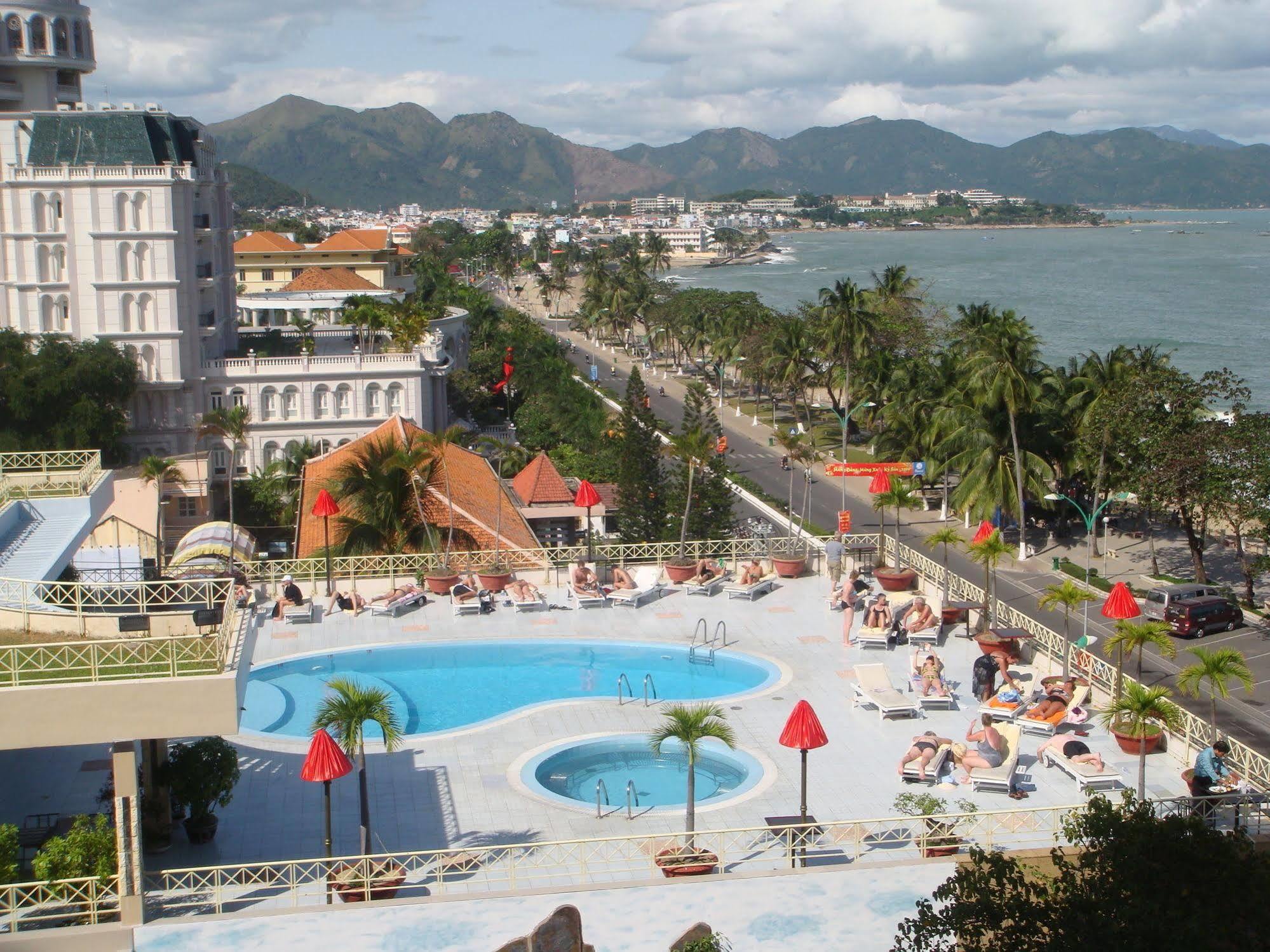 Yasaka Saigon Nha Trang Hotel & Spa Kültér fotó